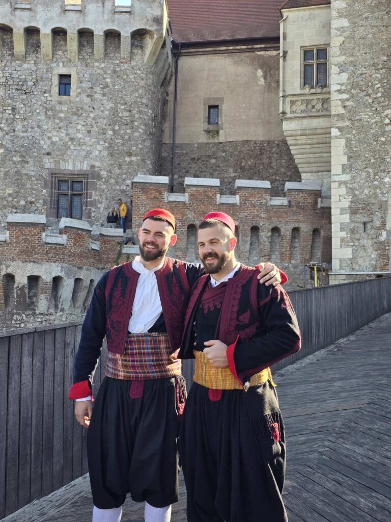 img 39d30739c520678bfa481326fcc73543 v