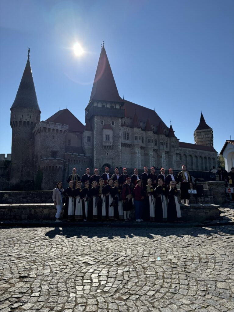 img 9cd747e192264b8fdf8af06032ad3f00 v