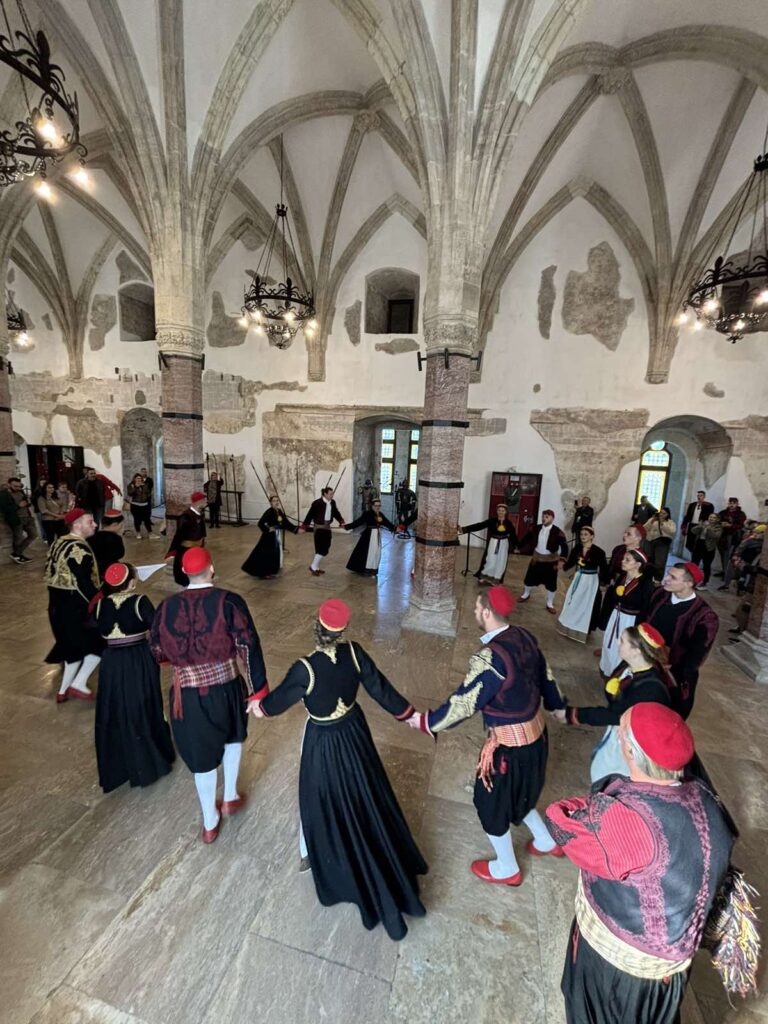 img f503d7da7165fa53ebdf6dbcabdec997 v